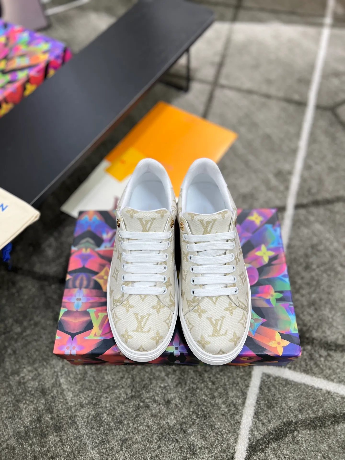 Factory price: 520💰LOUIS VUITTON [Louis VUITTON] New trendy Lv is on the market🎁, casual and fashionable men's shoes👟The upper is made of imported original fabric + cowhide mesh lining, the original wear-resistant rubber outsole, the version is simple and elegant, exclusive for trendy men, six colors available, code number: 38-44, customized 45, 46